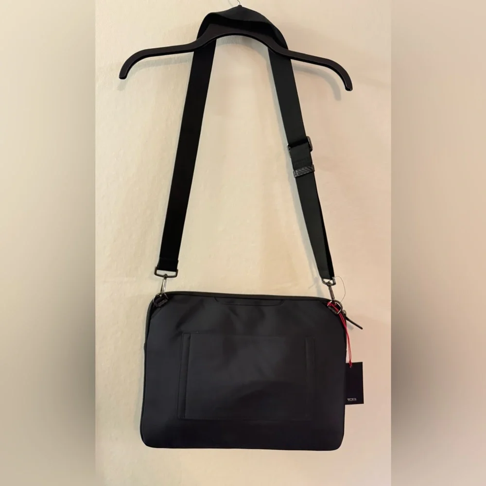 NWT TUMI Kalvin Laptop Crossbody Bag in Black